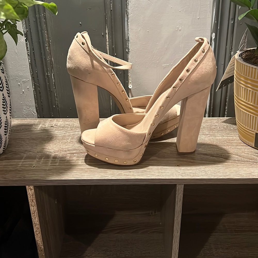 Shoe dazzle heels
